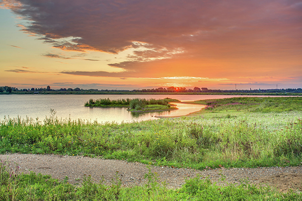 Zonsondergang in RivierPark Maasvallei