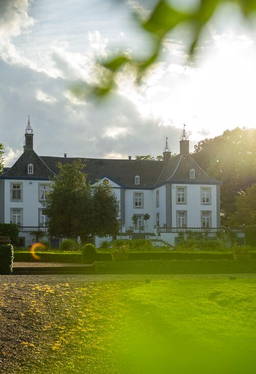 Wijnkasteel Genoels-Elderen - Wijnkasteel rozentuin