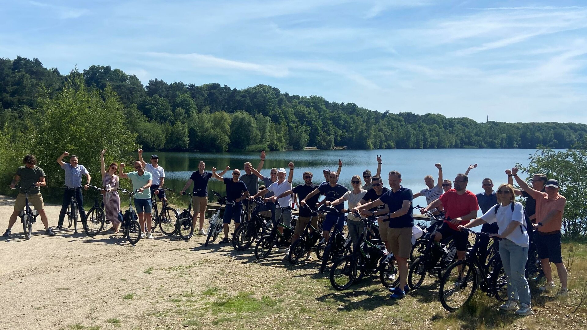 Bike & Outdoor Sport Center - Groep aan het meer