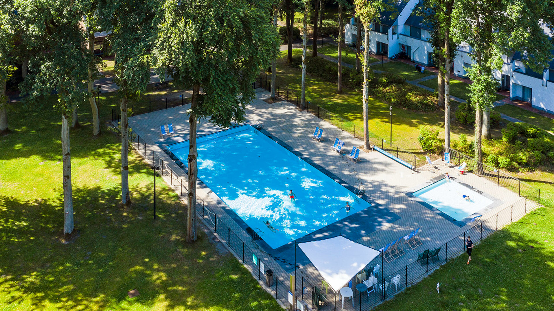 Gagel103 - Openluchtzwembad 20 meter X 10 meter.