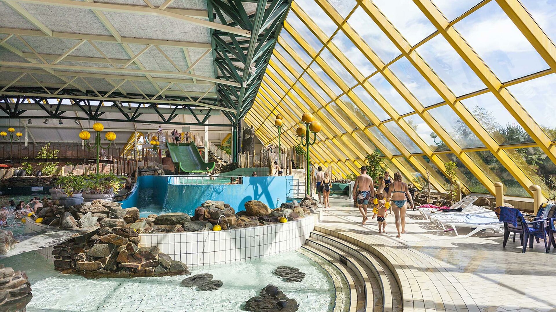 Oostappen vakantiepark Hengelhoef nv - Subtropisch zwembad