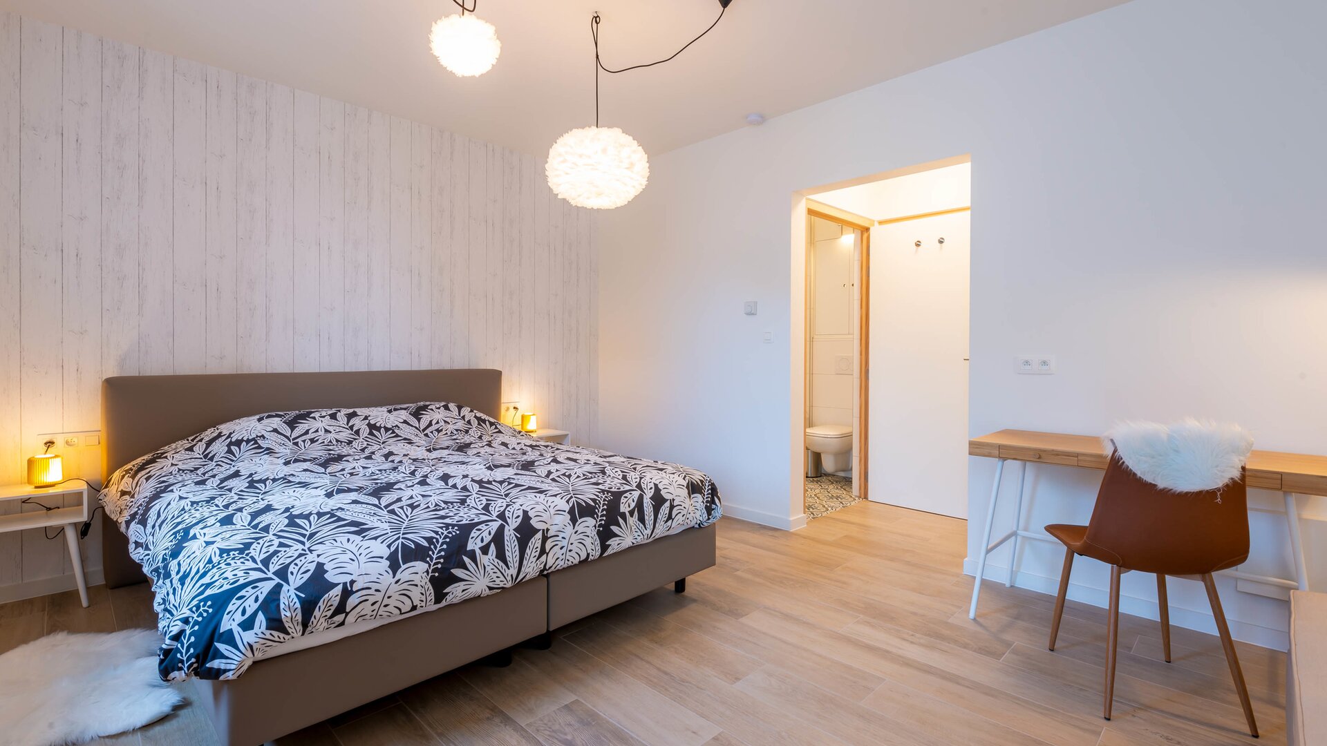 Vakantiewoning De Lokroep - Scandinavische slaapkamer gelijkvloers met ensuite badkamer