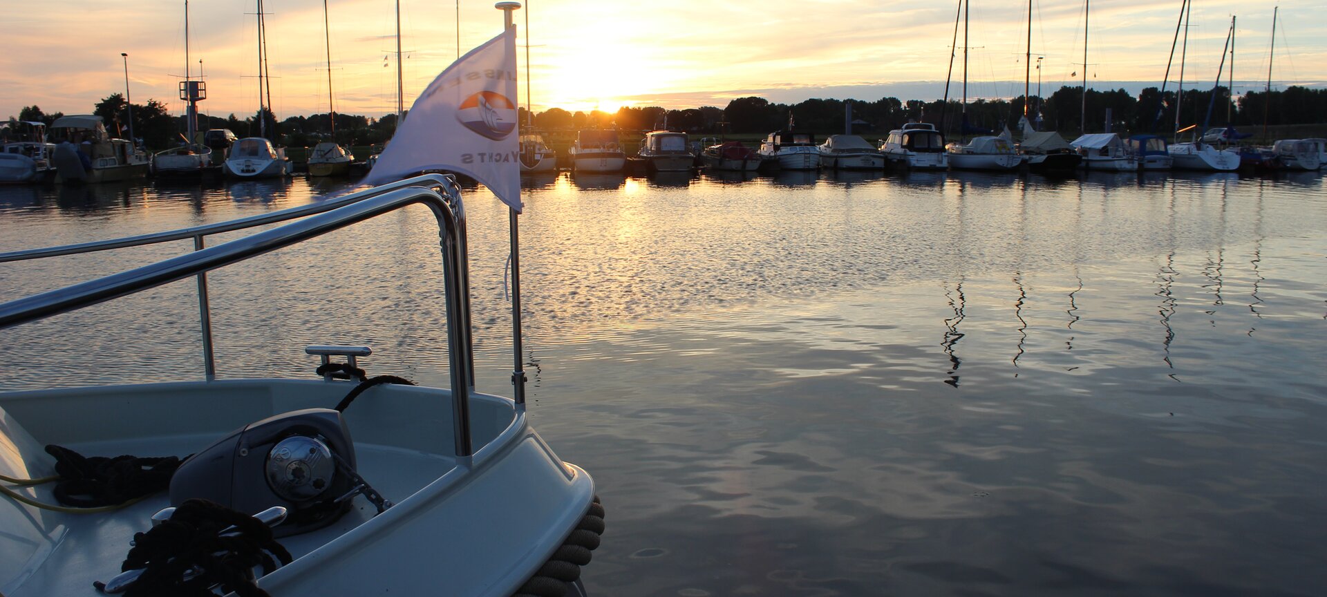 Aqua Libra Yachtcharter - Sundown at our marina "De Spaenjerd" in Kinrooi