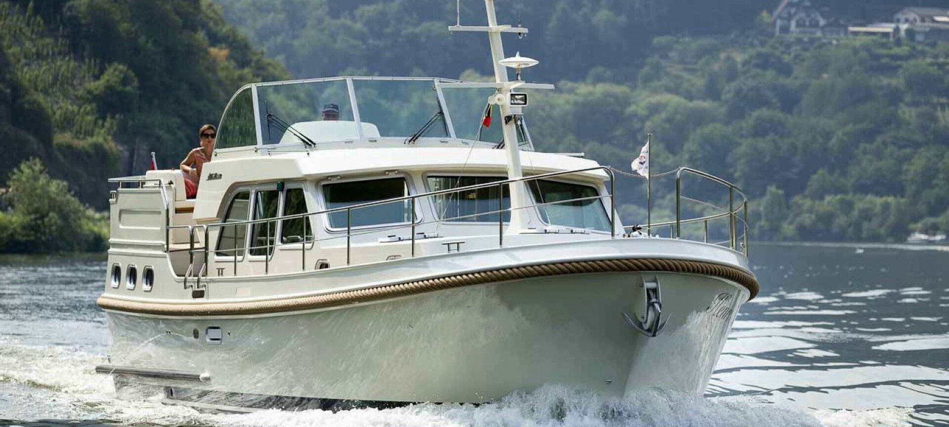 Aqua Libra Yachtcharter - Linssen Grand Sturdy 40.0 AC (6 slaapplaatsen