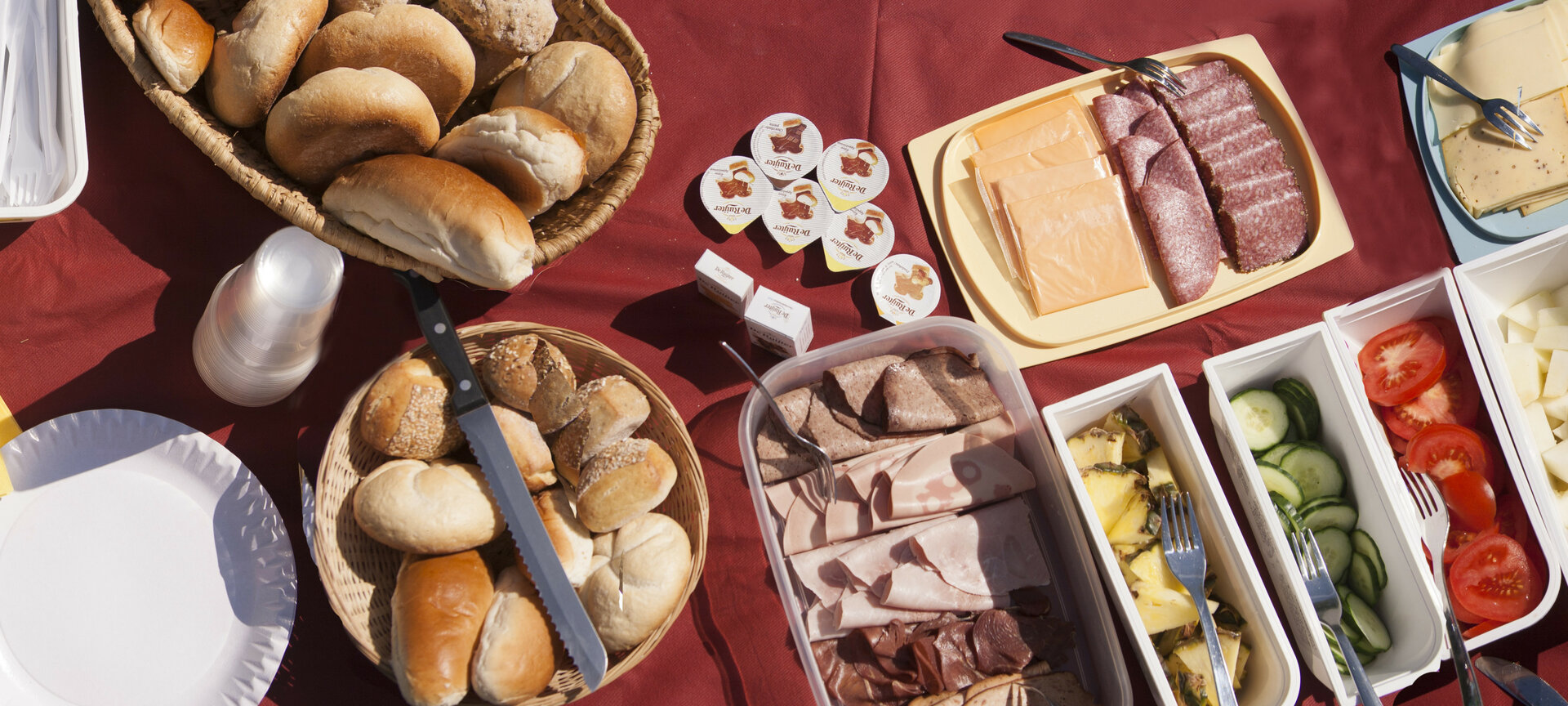 Belevingsvolle huifkartocht Peer - een uitgebreide picknick om de hongerige magen te stillen