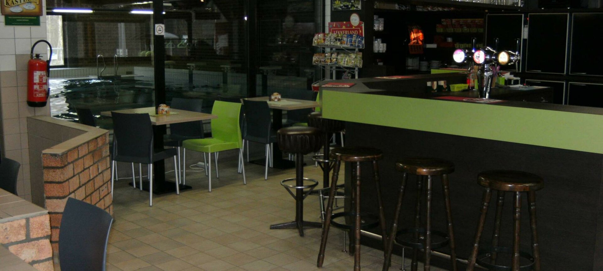 Cafetaria De Merel - Binnen