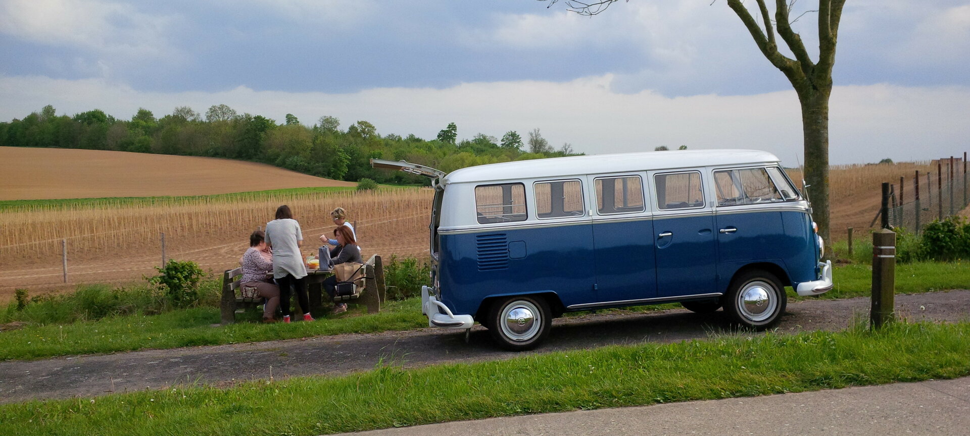 Toeren in Haspengouw met een oldtimer VW t1 bus - Toeren en picknick formule
