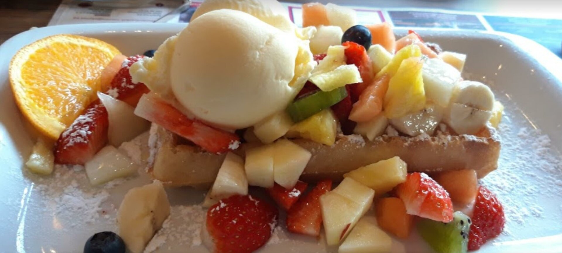 Trammelant - wafel met ijs en vers fruit