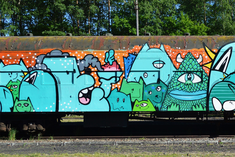 Muur met graffiti van kunstproject 'The Yard'