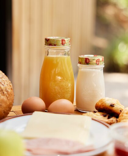 Start je dag in Warredal met een ontbijtmand met versgebakken brood.