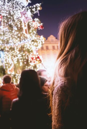 prachtige lichtjes zorgen voor sfeer op de kerstmarkt