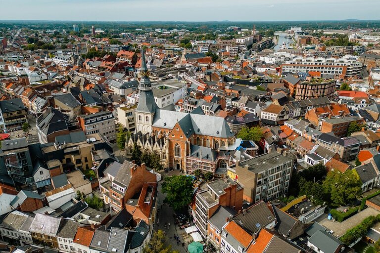 Panorama van stad Hasselt in Limburg